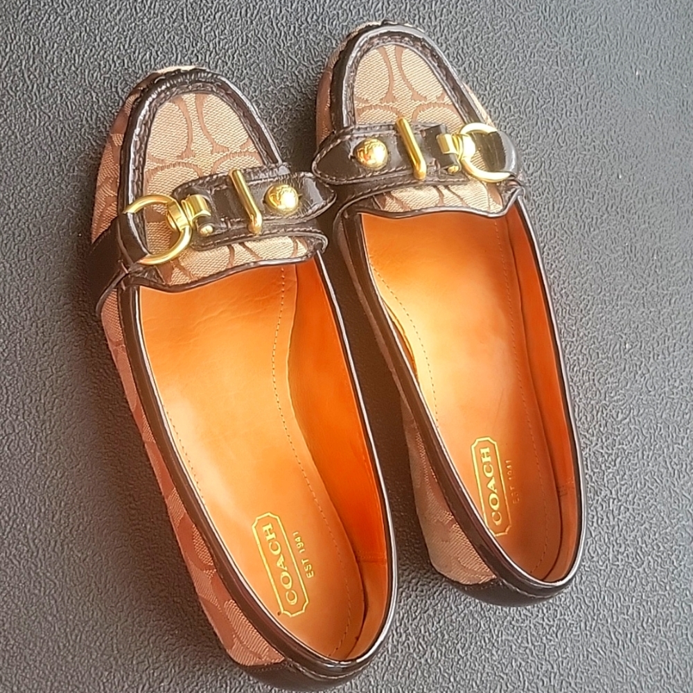 Coach flats
